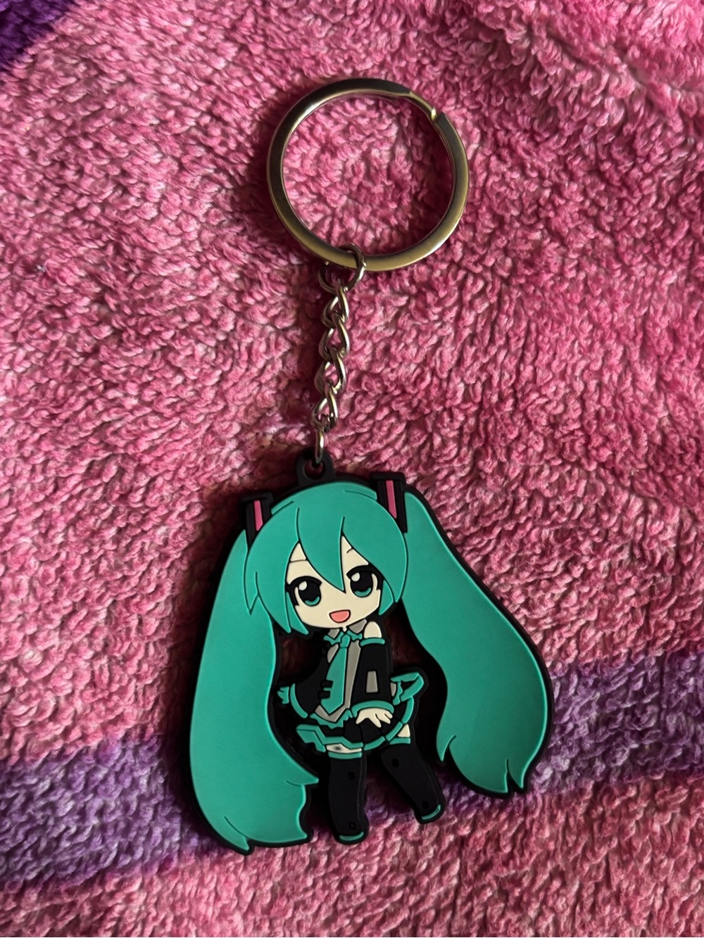 free w/ purchase 💰 rubber hatsune miku keychain